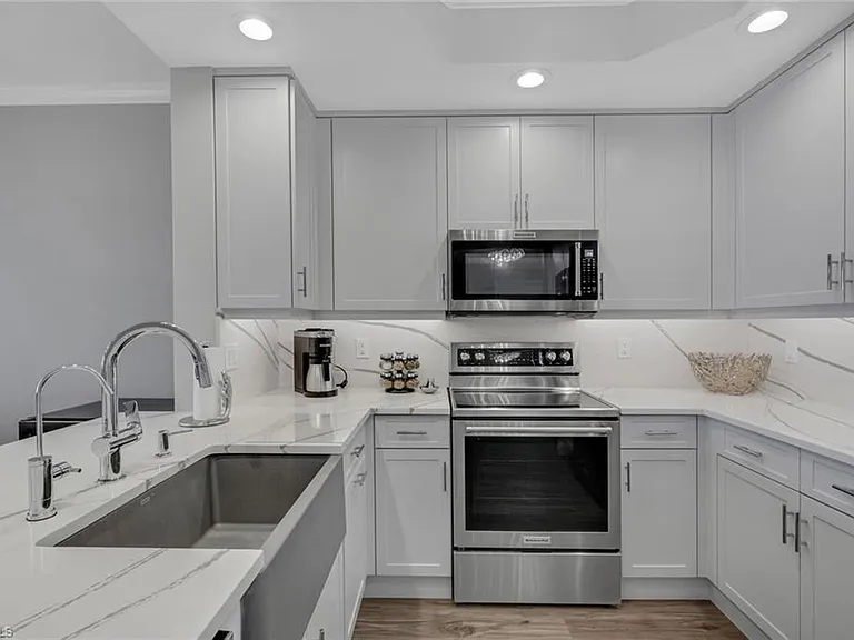 420 Cove Tower Dr #802 — Photo 10