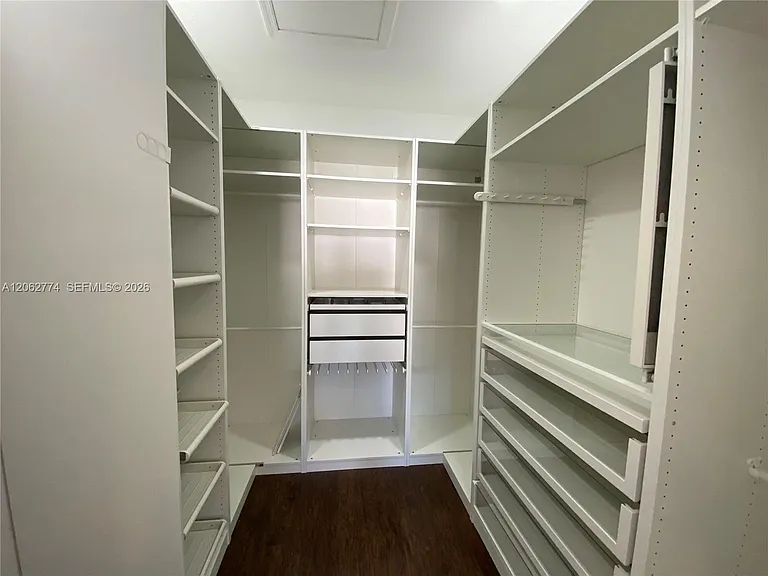 343 NE 37th Ter — Photo 26
