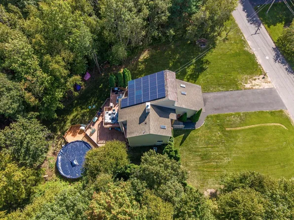 72 Mountain View Dr, Belchertown, MA 01007