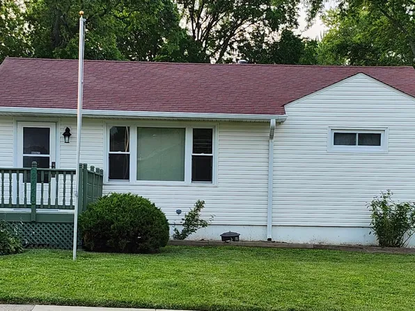 2440 Chinook Rd, Waukegan, IL 60087
