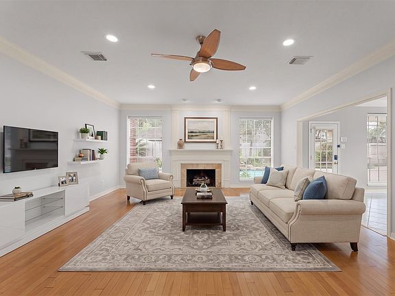 3rd image of 14 Sterling Ct
