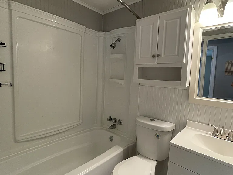 1377 S Maple Ave — Photo 14