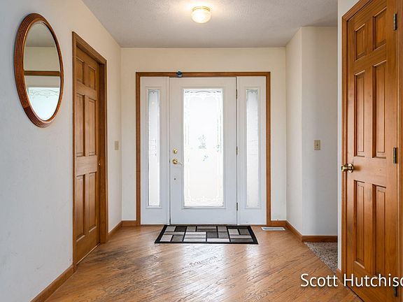 2nd image of 5833 Terrace Park Dr NE