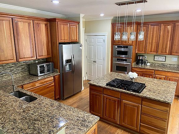 3rd image of 1292 Ponderosa Dr