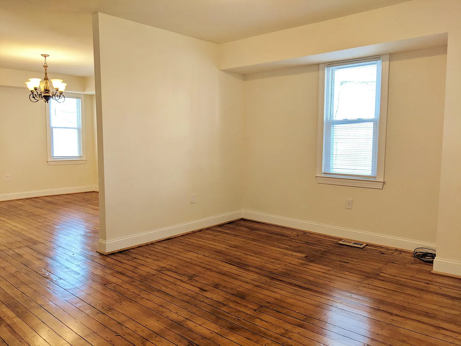 4 bed, 2.5 bath, 2500 sqft, $3,200 — Photo 3
