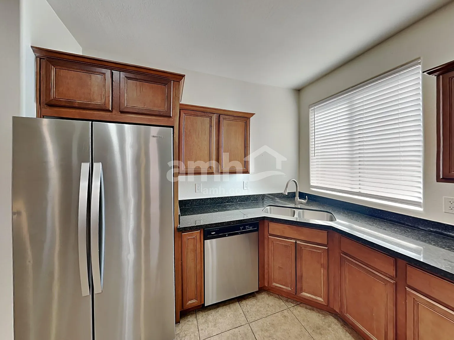 4 bed, 2.5 bath, 2356 sqft, $2,500 — Photo 4