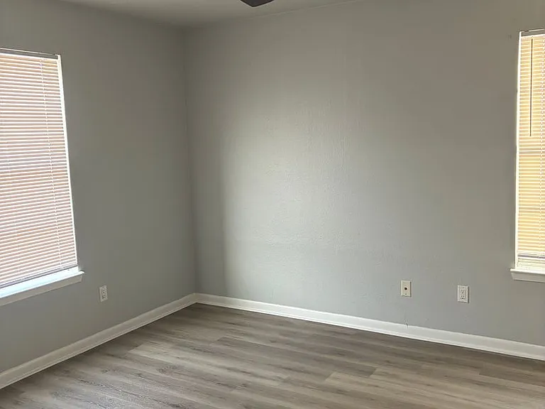 4950 Cloyce Ct — Photo 7