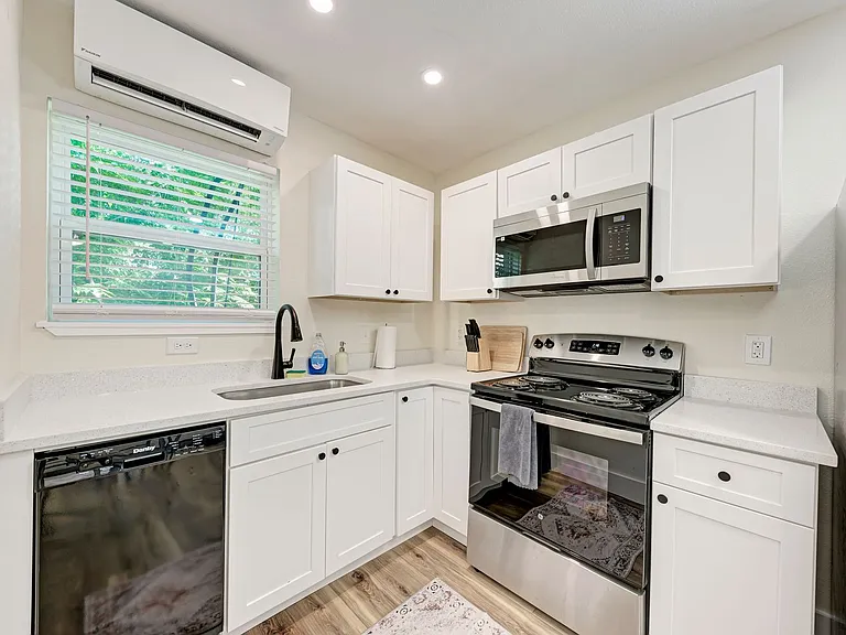 2302 Leon St #9 — Photo 5