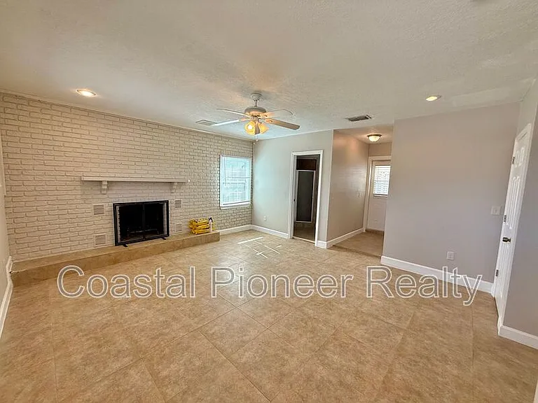 3944 E Eden Roc Cir — Photo 9