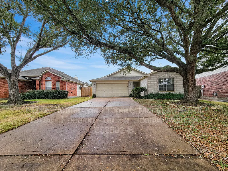 3 bed, 2.0 bath, 1284 sqft, $1,845 — Photo 1