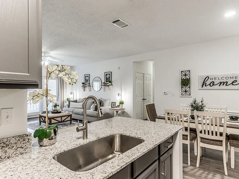 2BD, 2BA - 1150SF - Kitchen