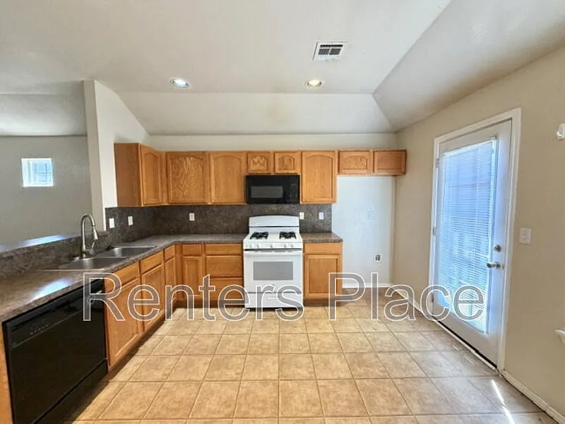3 bed, 2.0 bath, 1259 sqft, $1,650 — Photo 4