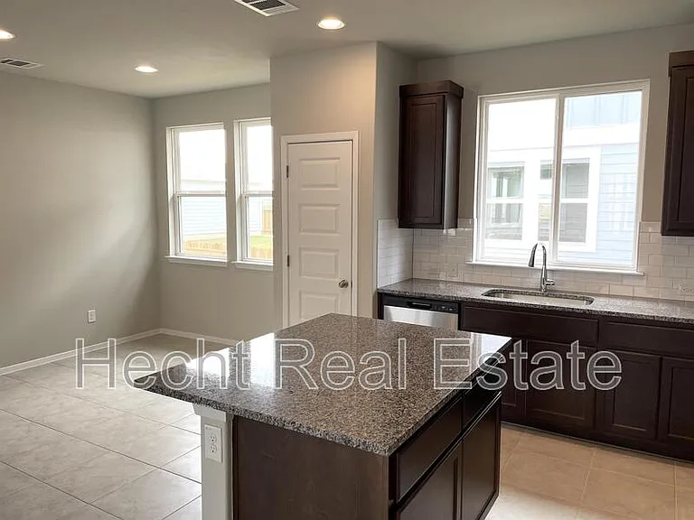 196 Fabion St — Photo 12