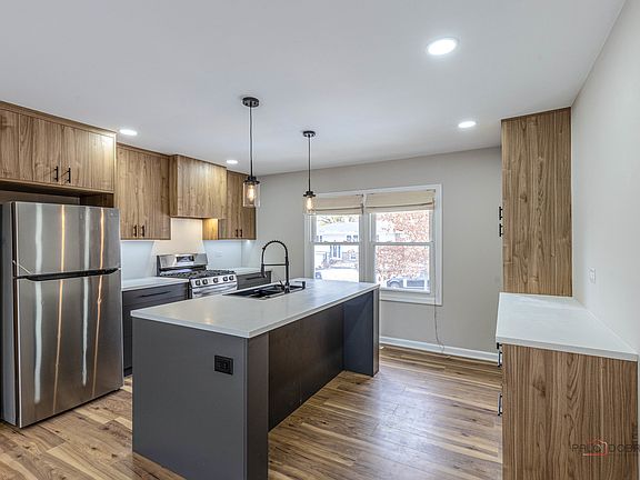 3rd image of 1096 Beechwood Rd