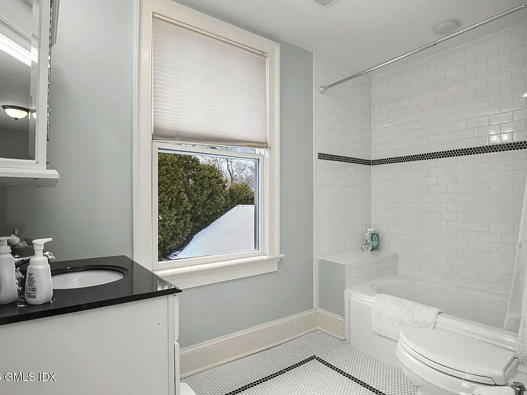 8 Highview Ave — Photo 26