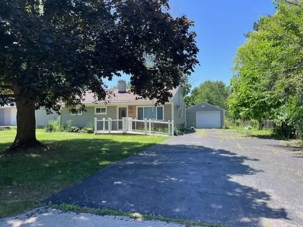 6110 Westdale Dr, Grand Blanc, MI 48439