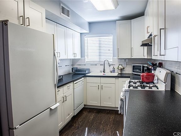 3rd image of 27121 Crossglade Ave Unit 5