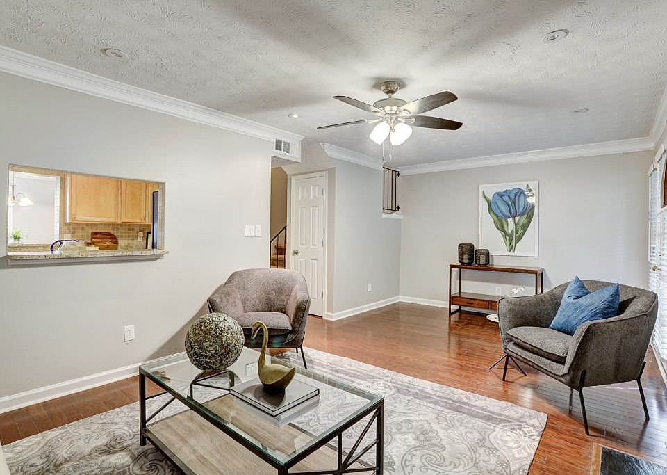 Living Room- hdwds!