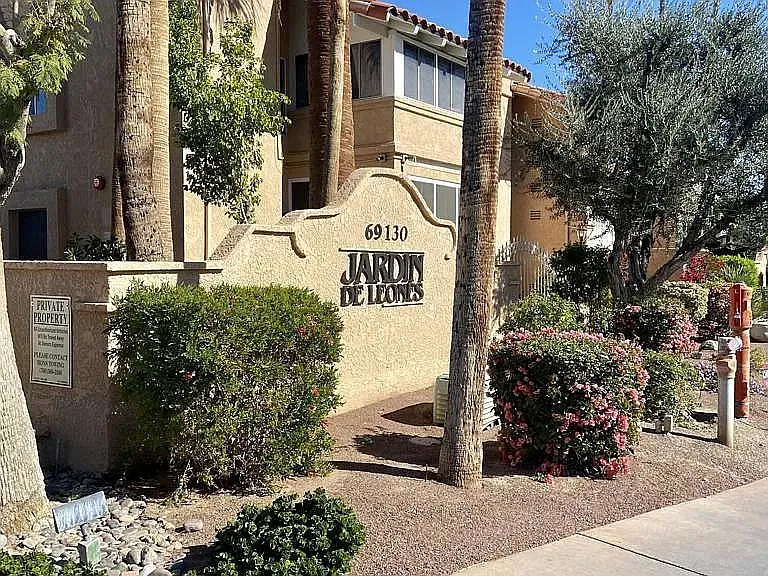 2 bed, 900 sqft, $1,875 — Photo 2