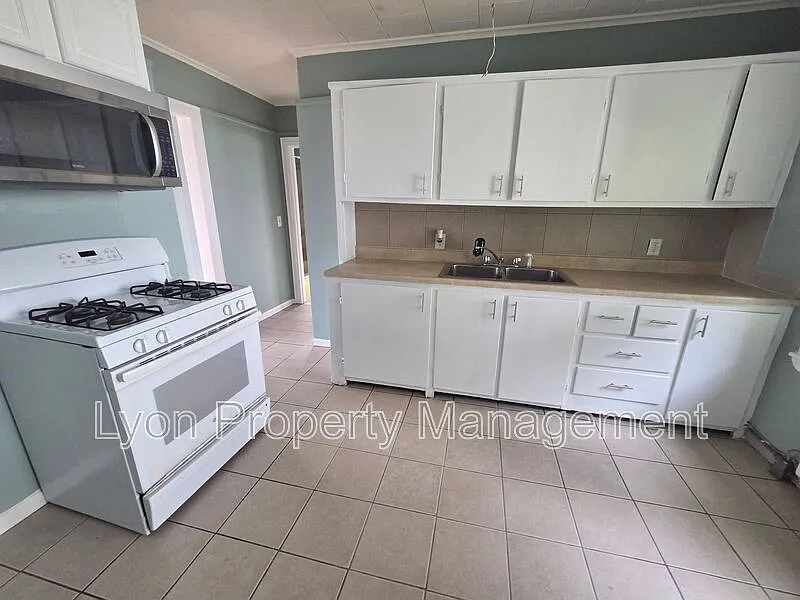 88 Garfield Ave #5