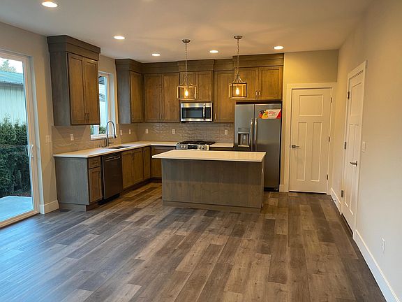 5th image of 11806 NE 26th Pl