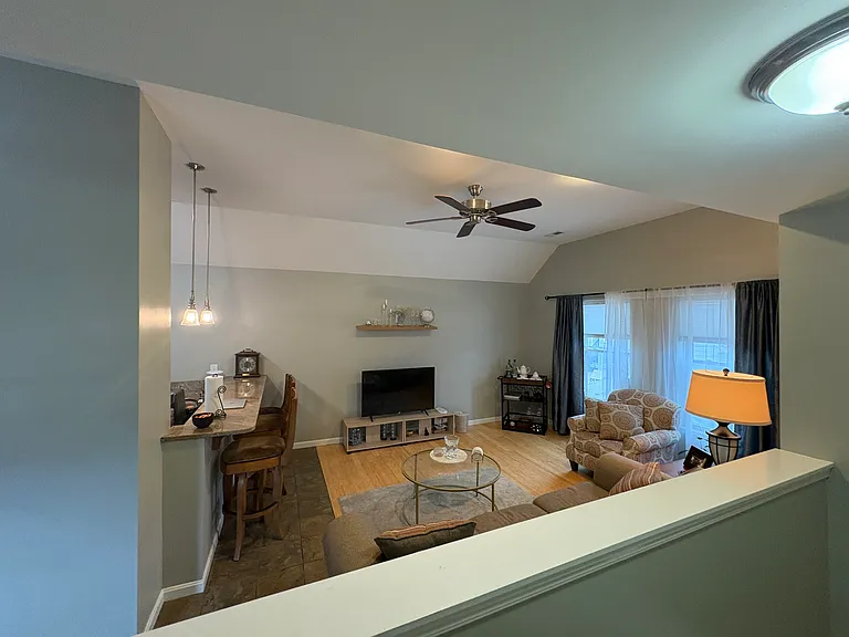 1330 W 69th St #2 — Photo 5