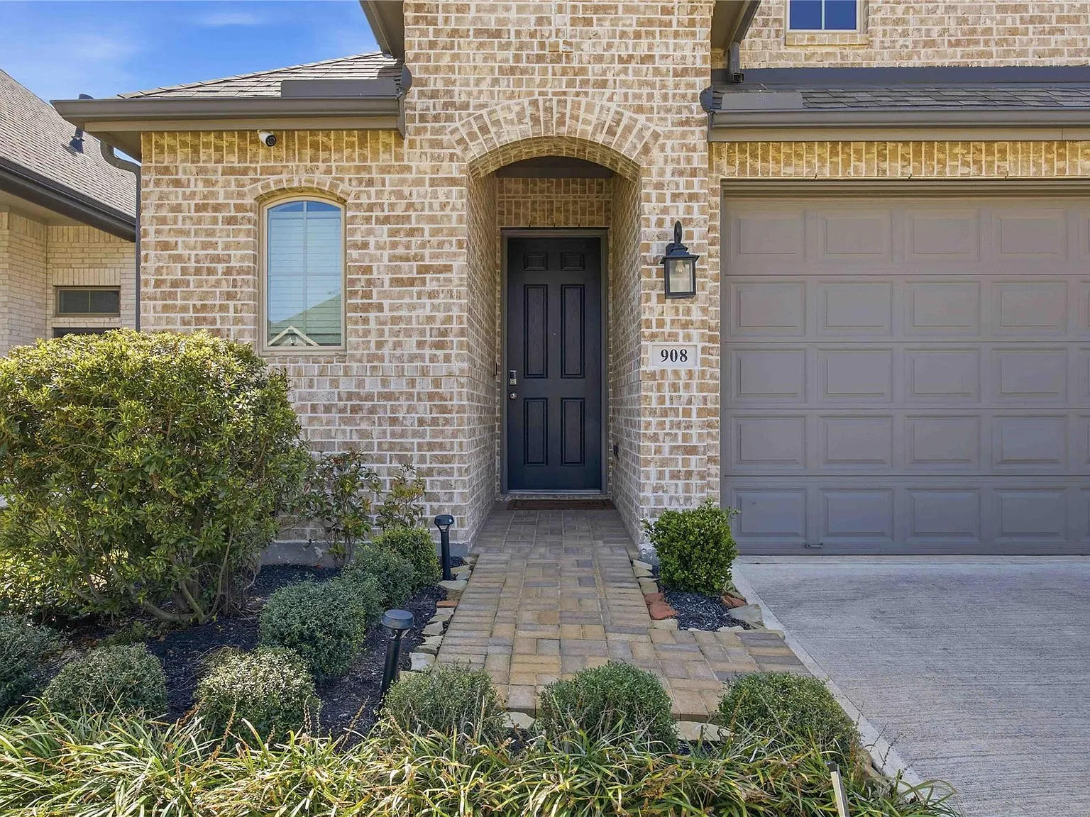 4 bed, 2.5 bath, 1904 sqft, $2,900 — Photo 4