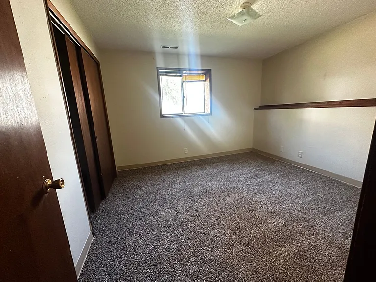 606 Cedar St — Photo 5