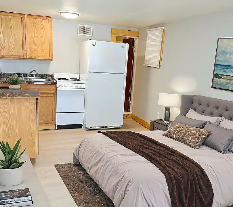115-117 Ruxton Ave