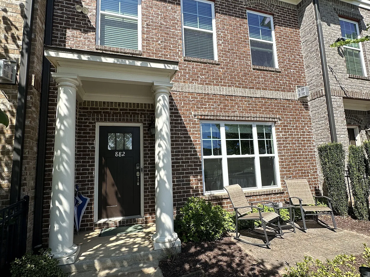 3 bed, 2.5 bath, 1580 sqft, $2,800 — Photo 2