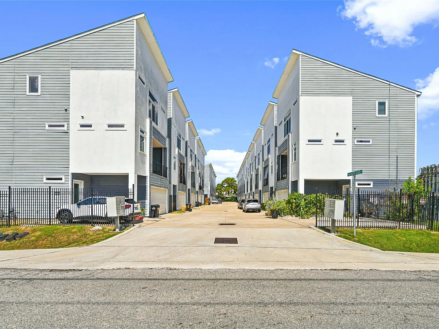 3 bed, 3.5 bath, 1790 sqft, $2,800 — Photo 1