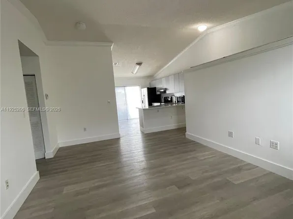 3375 W 76th St #211, Hialeah, FL 33016