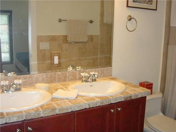 2 1/2 Bathrooms