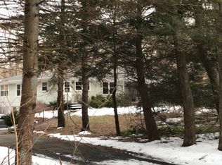 4 Rock Hill Rd, Woodbridge, CT 06525