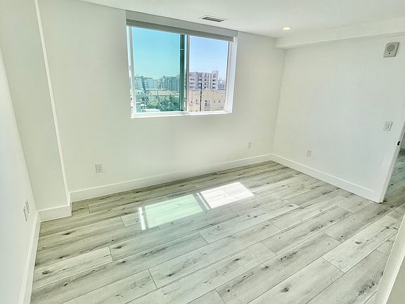 5th image of 928 S Catalina St #504