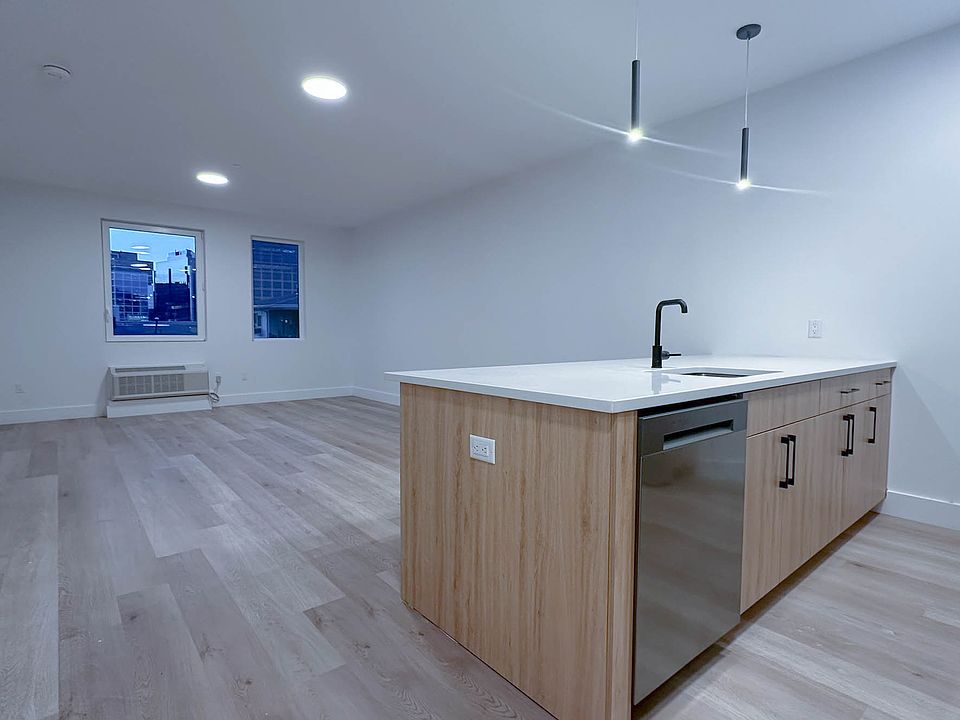 1st image of 28 Jefferson St #219