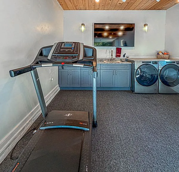 1560 Ronne Dr — Photo 23