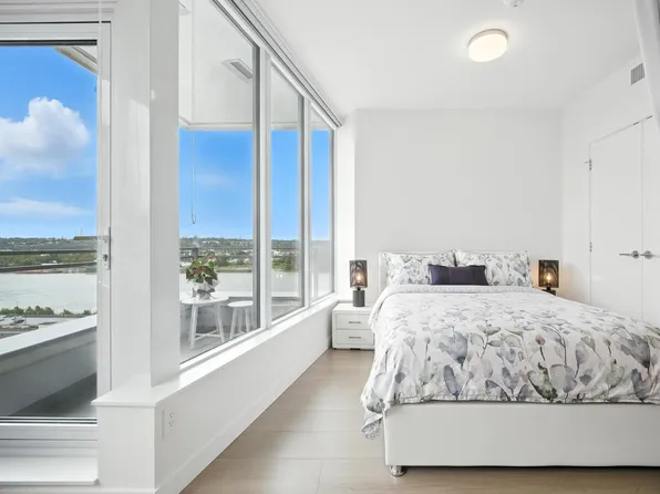 618 Carnarvon St #1207, New Westminster, BC V3M 0N9