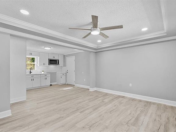 5th image of 2050 Welborn Cir