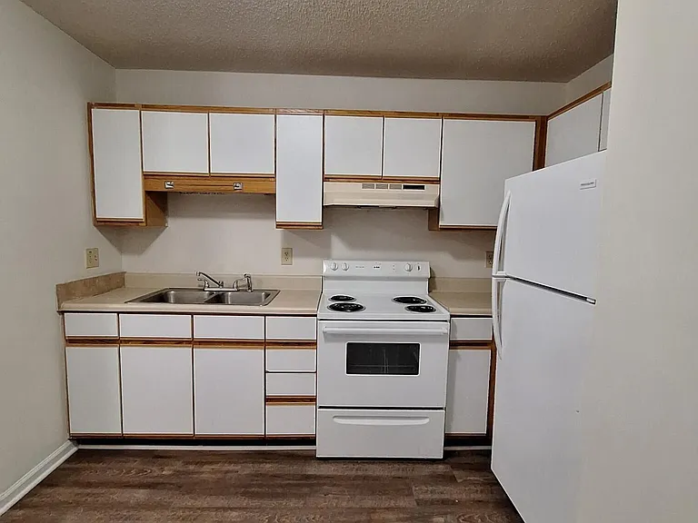 3005 Caldwell Ct #10 — Photo 4