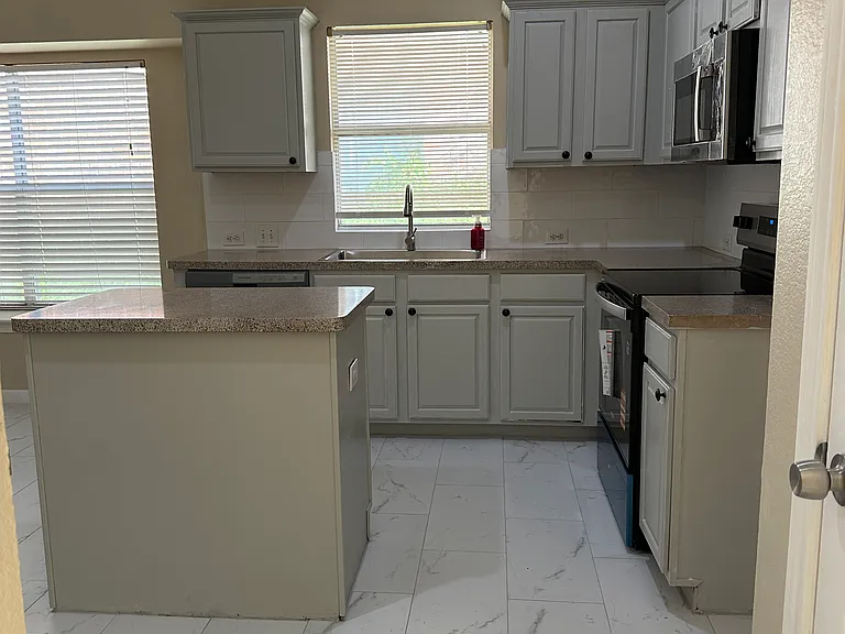 6609 Fairglen Dr — Photo 14