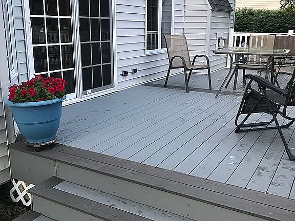 3rd image of 1085 Chaumont Dr
