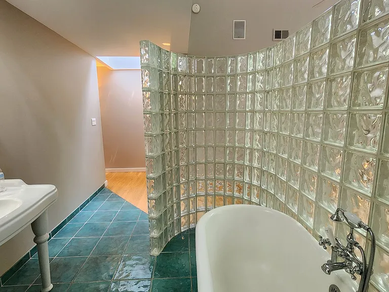 2207 Fordham Dr — Photo 30