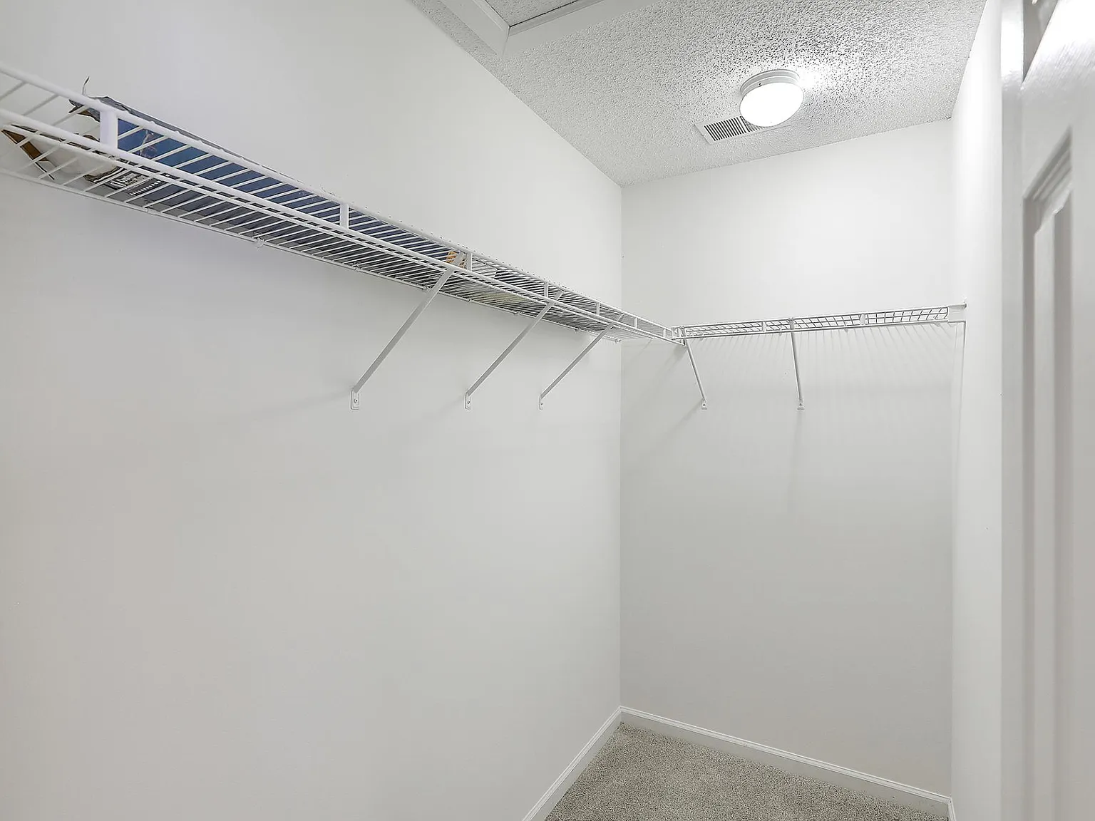 2 bed, 2.5 bath, 1280 sqft, $1,900 — Photo 3