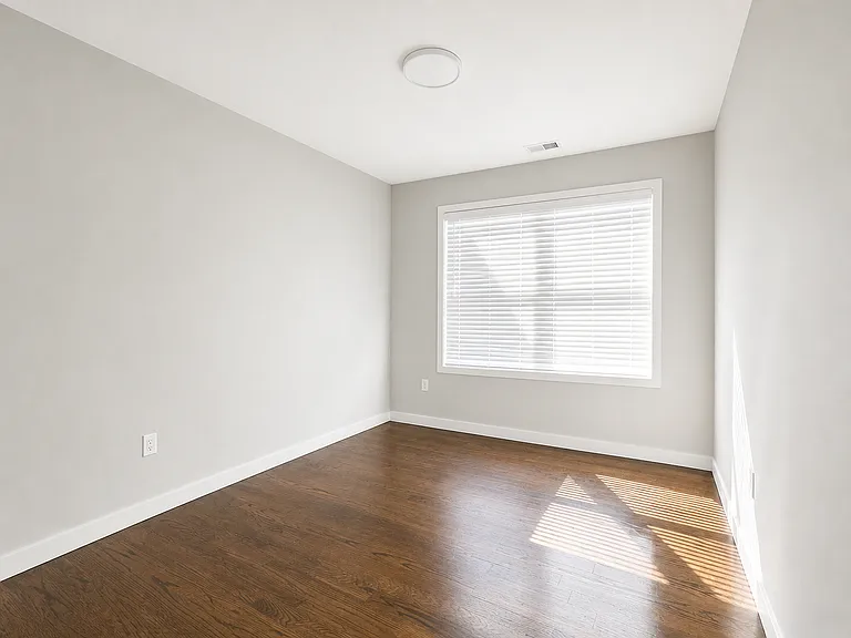 145 Hawthorne St — Photo 9