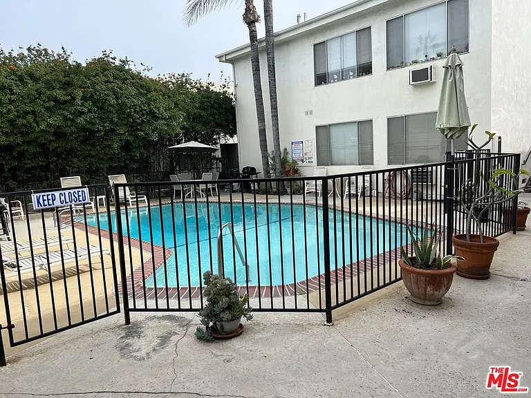 18600 Burbank Blvd #107 — Photo 10