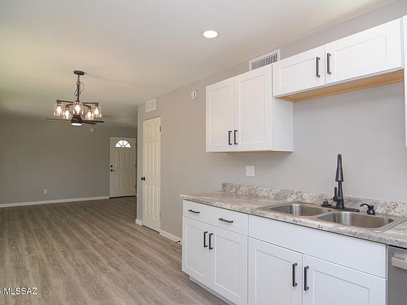 4th image of 533 W Calle Antonia