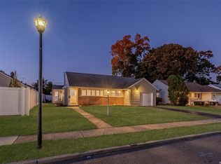 1841 Gardenia Ave, Merrick, NY 11566