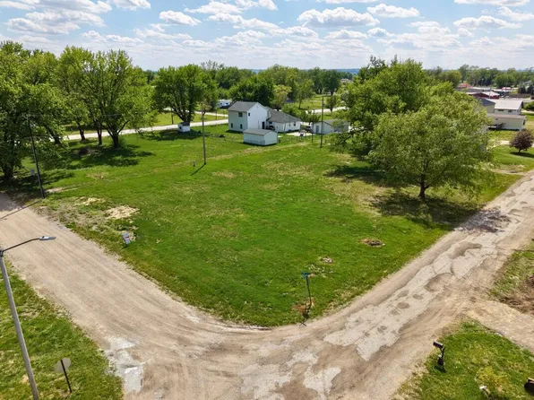 303 1st St, Pacific Junction, IA 51561
