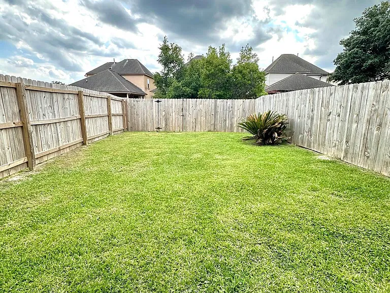 18163 Pinehurst Dr — Photo 33